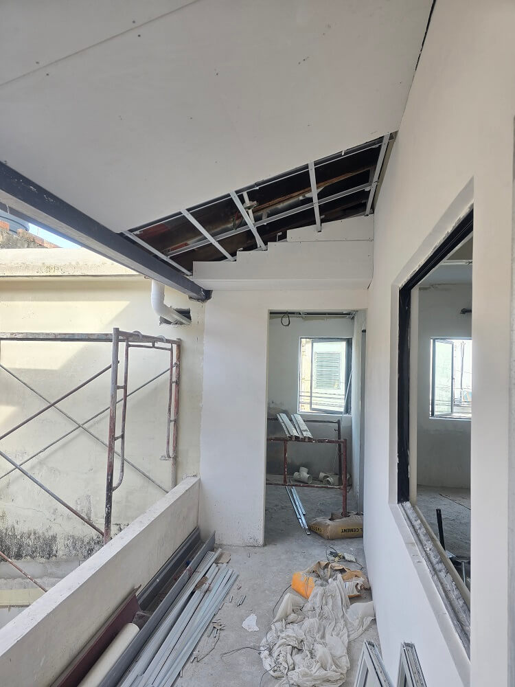first floor walkway overlooking dining area